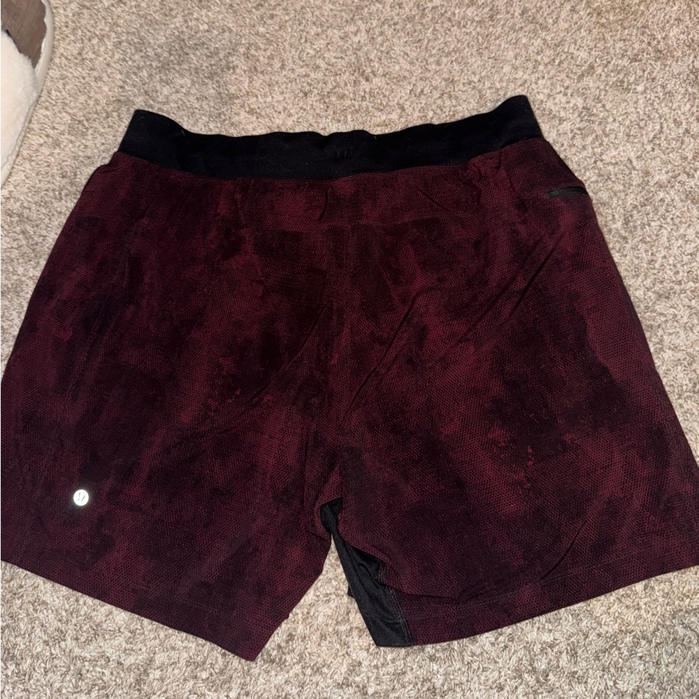 Lululemon men’s short- L